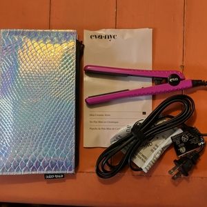 Eva nyc mini flat iron